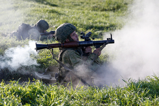 Xem lính thủy quân lục chiến Nga phô diễn tuyệt kỹ chống khủng bố - Ảnh 11.