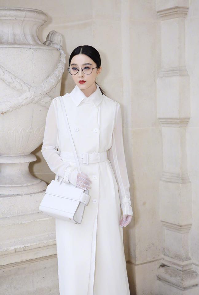  Phạm Băng Băng đẹp xuất sắc trong loạt ảnh không qua chỉnh sửa tại Paris Fashion Week - Ảnh 2.