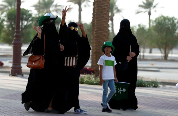 Tưởng toàn là việc đơn giản nhưng phụ nữ Ả Rập Saudi vẫn chưa được làm 8 điều này - Ảnh 1.