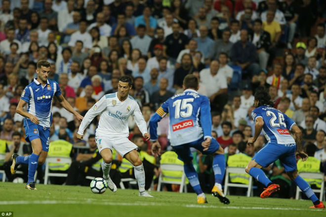 Real sinh biến: Ronaldo “tịt ngòi”, cãi nhau 2 đàn em ở phòng thay đồ - Ảnh 3.