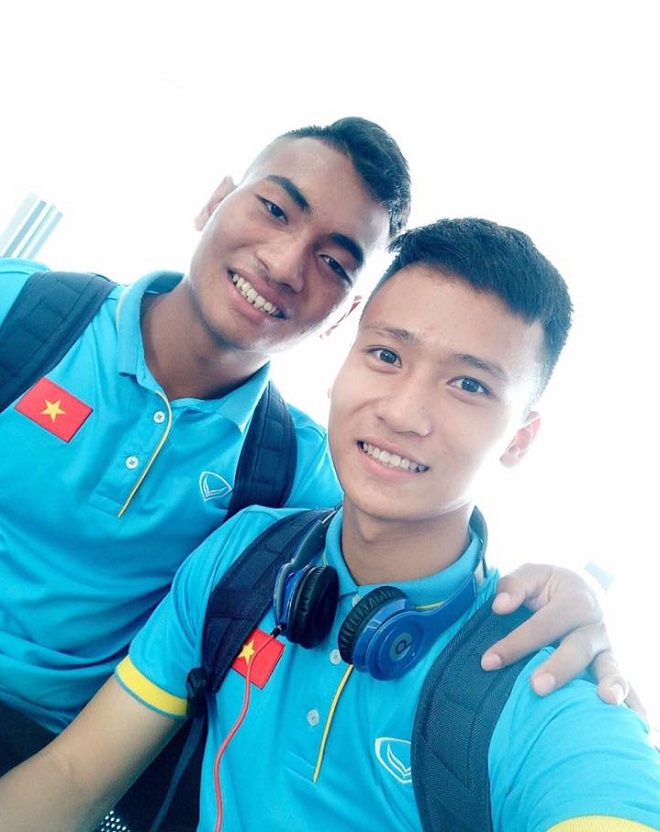 Thủ môn U19 Việt Nam thích những cú sút của HLV Jason Brown - Ảnh 1.