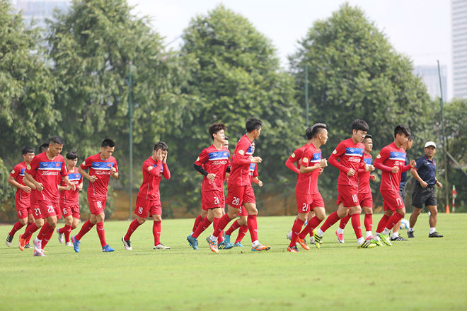 HLV Mai Đức Chung dùng “chiêu lạ” làm khổ Công Phượng, Xuân Trường - Ảnh 2.