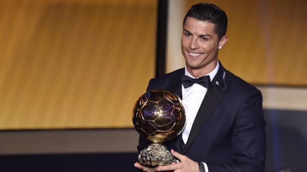 Ronaldo đấu giá Quả bóng vàng, lập tức có tỷ phú chi 16 tỷ VNĐ mua trong một nốt nhạc - Ảnh 2.
