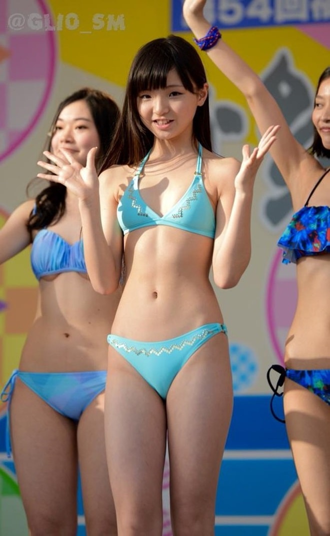 Nhóm nhạc nhí Nhật Bản 12 tuổi mặc bikini biểu diễn bị dư luận phản ứng - Ảnh 8.