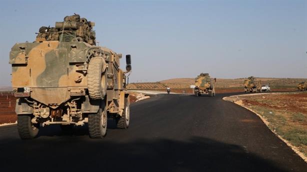 NÓNG: Xe tăng và bộ binh cơ giới Thổ Nhĩ Kỳ rầm rập tiến vào Idlib, Syria? - Ảnh 1.
