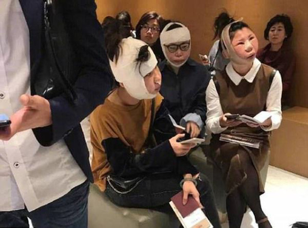 Sang Hàn Quốc thẩm mỹ, 3 nữ nhân mặt sưng, môi thâm bị chặn ở sân bay vì dung nhan khác xa ảnh hộ chiếu - Ảnh 1.