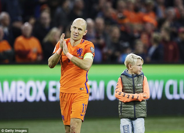 Robben lập cú đúp trong ngày giã từ sự nghiệp quốc tế - Ảnh 2.