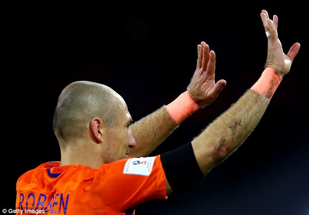 Robben lập cú đúp trong ngày giã từ sự nghiệp quốc tế - Ảnh 3.