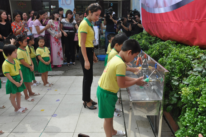 Bệnh tay chân miệng vào mùa, các bậc cha mẹ nhất định phải biết điều này để phòng bệnh cho con - Ảnh 1.