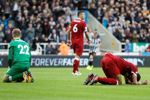 Mourinho sẽ lại dùng xe bus 2 tầng chống Liverpool - Ảnh 1.