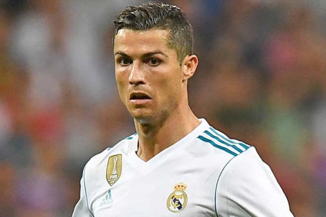 Real cách mạng: Ronaldo hết thời, nhường bộ ba 300 triệu bảng - Ảnh 2.