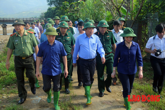 TIN TỐT LÀNH 16/10: Giám đốc quăng trăm triệu xuống dòng nước, hoa hậu sinh nhật với bánh toàn khoai - Ảnh 1.