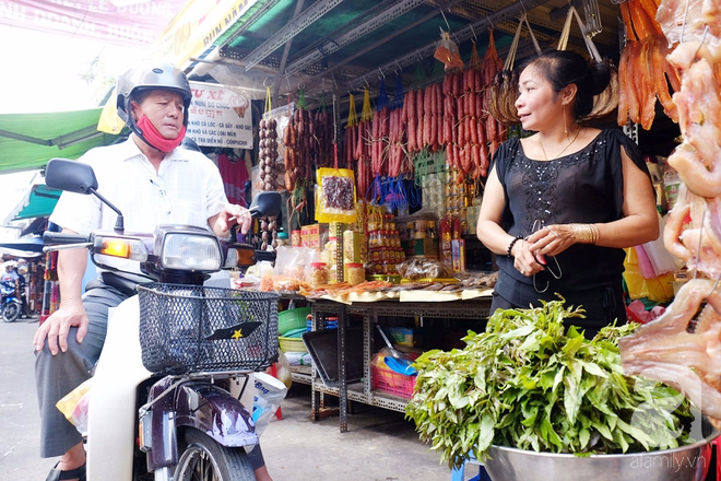  Chuyện cô Ick Bư và sạp hàng khô bé xíu xiu mà nổi danh nhất chợ Hồ Thị Kỷ Sài Gòn - Ảnh 1.