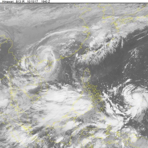 Tin bão số 11 mới nhất ngày 16/10: Bão tiến gần bờ, giật cấp 13 - Ảnh 1.