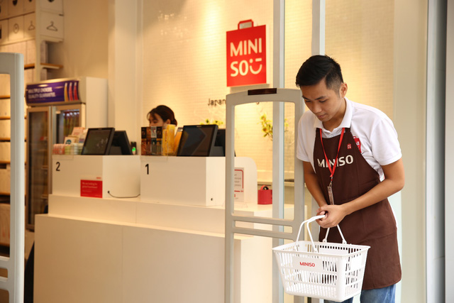 Tại sao các chuỗi cửa hàng tiện lợi như Miniso ngày càng được người tiêu dùng “ưu ái”? - Ảnh 2.