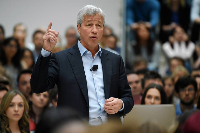 Bitcoin phá đỉnh 5.800 USD: CEO Jamie Dimon im bặt, còn CFO của JPMorgan thì chính thức lên tiếng ủng hộ tiền ảo - Ảnh 2.