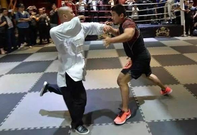 Võ Trung Quốc dậy sóng: Cao thủ Thái Cực thua Từ Hiểu Đông đi học MMA - Ảnh 2.