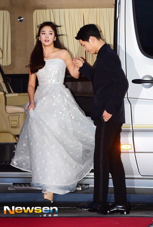 Fan hụt hẫng khi có tin Song Hye Kyo và Song Joong Ki sẽ không họp báo trước lễ cưới - Ảnh 1.