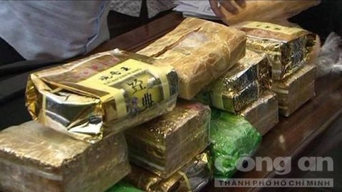 Bắt đối tượng vận chuyển 10kg ma túy đá cùng 20.000 viên ma túy tổng hợp - Ảnh 1.