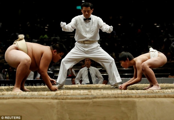 Giá đắt phải trả của những cậu nhóc mang trong mình giấc mơ thành võ sĩ sumo  - Ảnh 3.