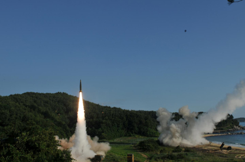 Hàn Quốc phát triển tên lửa quái vật đối phó Triều Tiên - Ảnh 1.