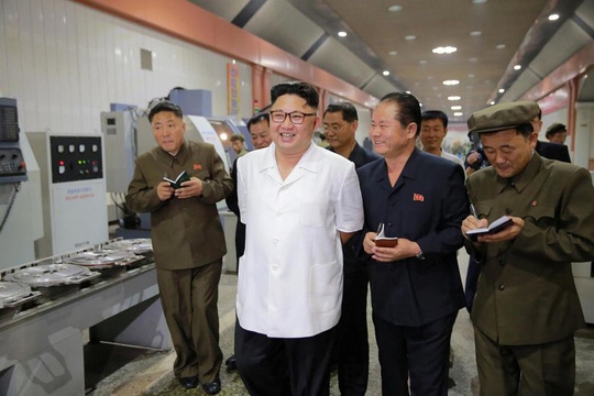 Triều Tiên “có thể đang sản xuất hàng loạt vũ khí sinh học” - Ảnh 1.