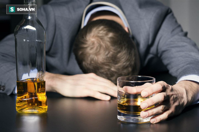 Chuyên gia đầu ngành tim mạch cảnh báo: Sau uống rượu say hoàn toàn có thể đột quỵ, đột tử - Ảnh 1.