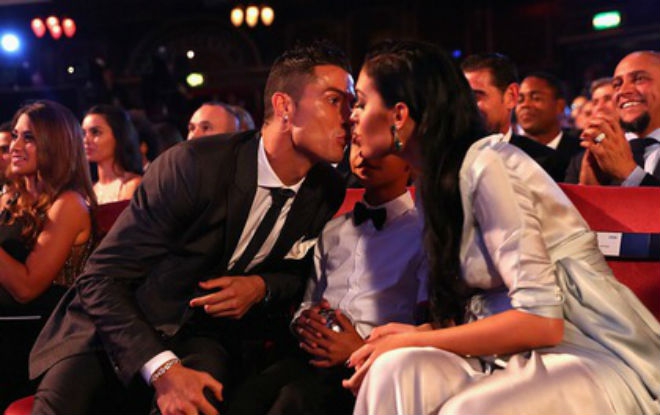 Bồ xinh mang bầu, người đẹp dụ Ronaldo “tình một đêm” - Ảnh 1.