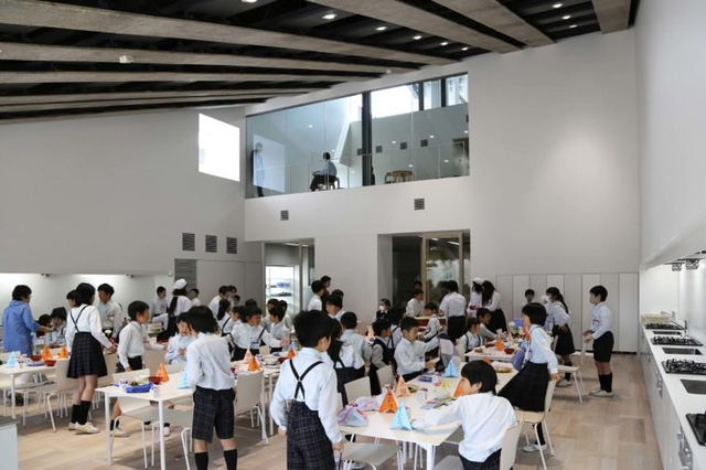 3 điều ấn tượng khiến bữa ăn trưa của học sinh Nhật Bản được nhiều người đánh giá là hoàn hảo nhất thế giới - Ảnh 1.
