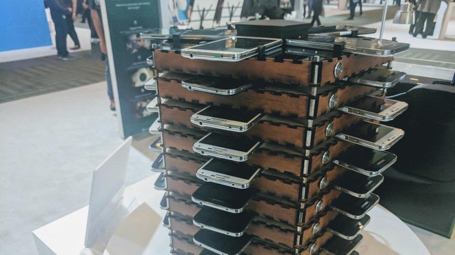Samsung xây dựng dàn trâu cày Bitcoin từ 40 chiếc Galaxy S5 cũ - Ảnh 1.