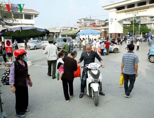 Bác sĩ liên tiếp bị hành hung: An ninh cho bệnh viện đang rất yếu? - Ảnh 1.