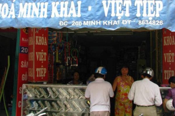 Cú ngã đau đớn của Khóa Minh Khai và bài học về kinh doanh tử tế: Lừa dối khách dù chỉ một lần, họ sẽ quay lưng với bạn mãi mãi! - Ảnh 1.