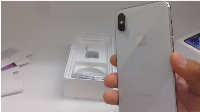 Đây là clip đập hộp iPhone X đầu tiên trên thế giới - Ảnh 1.