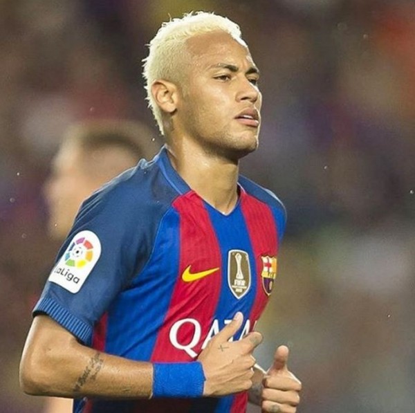 Đến Paris, Neymar lột xác thành quý ông đào hoa - Ảnh 2.