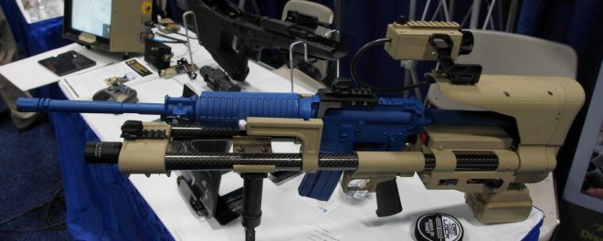 Thiết bị độc đáo giúp súng trường AR-15 của Quân đội Mỹ bắn “bách phát bách trúng” - Ảnh 1.