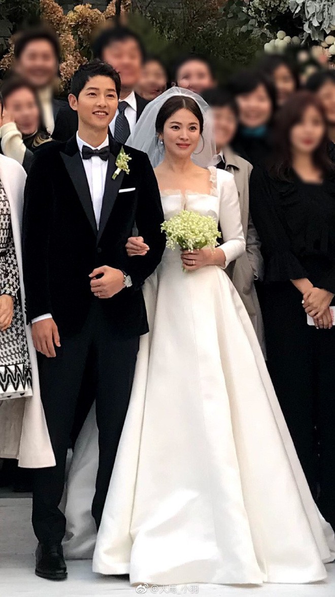 Bó hoa cưới gần chục triệu của Song Hye Kyo - tại sao lại đắt thế? - Ảnh 1.