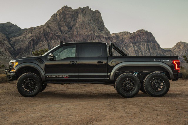 Chiêm ngưỡng Ford F-150 Raptor 6 bánh đầu tiên trên thế giới - Ảnh 2.