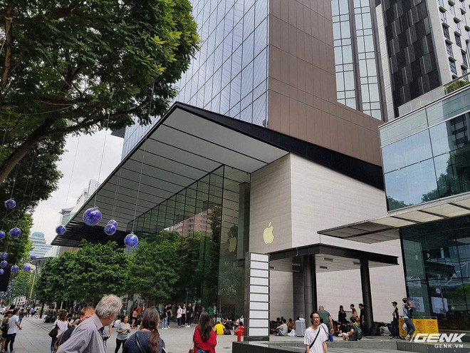 Không khí xếp hàng mua iPhone X: Từ Singapore cho đến Úc, đi đâu cũng thấy người Việt! - Ảnh 1.