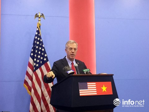 Đại sứ Ted Osius dùng hình ảnh “đi xe máy” để nói về quan hệ Việt-Mỹ - Ảnh 1.