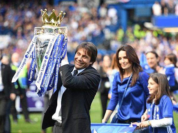 Conte chửi thẳng mặt: Tôi giúp Chelsea vô địch với đội hình xếp thứ 10 dưới thời Mourinho - Ảnh 1.