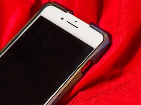 Chiếc vỏ ốp iPhone X làm bằng titanium có giá đắt hơn cả iPhone X - Ảnh 1.