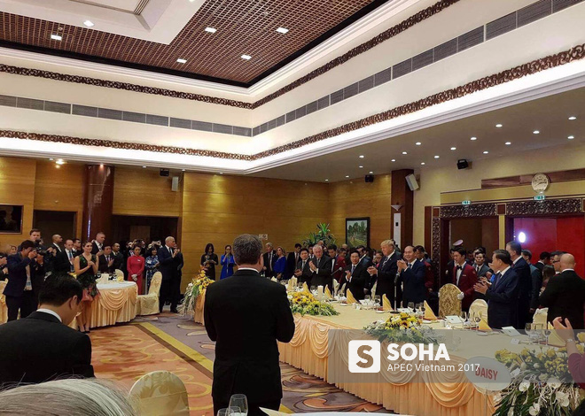 Tổng thống Donald Trump dự tiệc chiêu đãi do Chủ tịch nước Trần Đại Quang chủ trì - Ảnh 1.