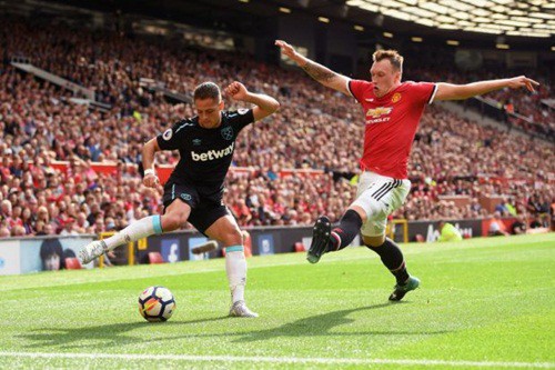 Phil Jones chấn thương, trở lại M.U: Mourinho... mừng, Mourinho lo - Ảnh 1.