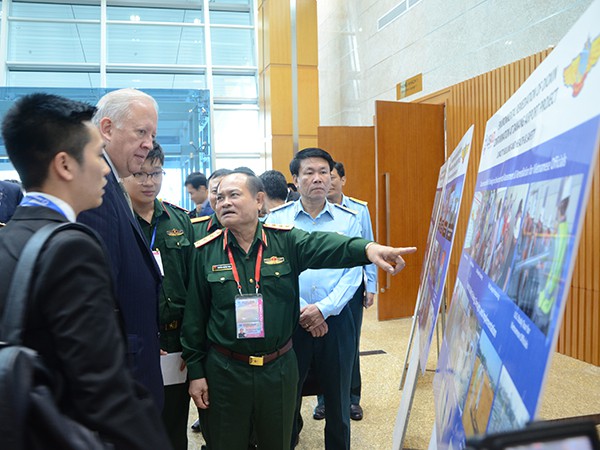 Bộ Quốc phòng Việt Nam hội đàm với Đoàn Ngoại giao Hoa Kỳ - Ảnh 2.
