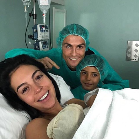 Ronaldo có bao nhiêu con? Mẹ của chúng là ai? Tên của chúng là gì? - Ảnh 4.