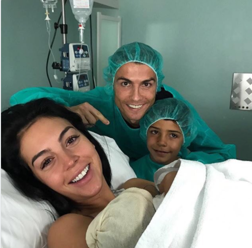 Vừa sinh con gái cho Ronaldo, Georgina vẫn giữ dáng thon gọn đến khó tin - Ảnh 2.