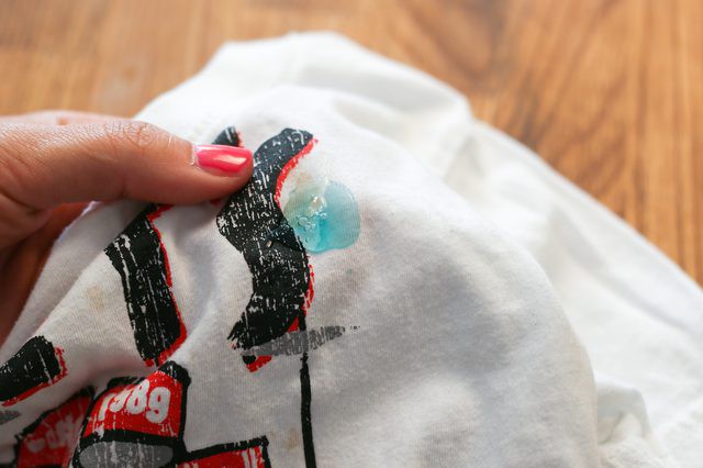 6 mẹo nhỏ giúp quần áo của bạn luôn mới đẹp dù giặt bằng máy giặt - Ảnh 3.