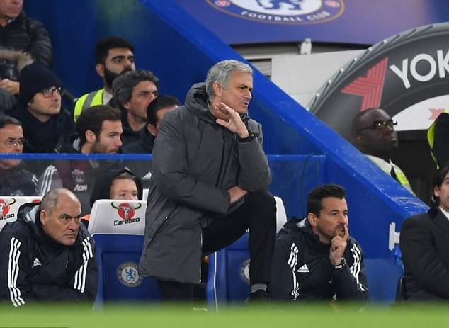 M.U tự tin trói Mourinho, đập tan tin đồn PSG muốn sở hữu - Ảnh 1.