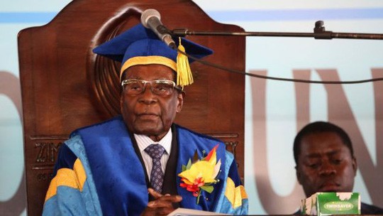 Vì sao quân đội Zimbabwe để Tổng thống Mugabe xuất hiện? - Ảnh 1.