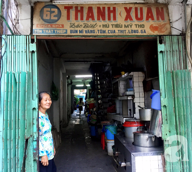 Tiệm hủ tiếu 70 tuổi mà vẫn Thanh Xuân, thôi miên người Sài Gòn bằng hương vị bí truyền - Ảnh 1.